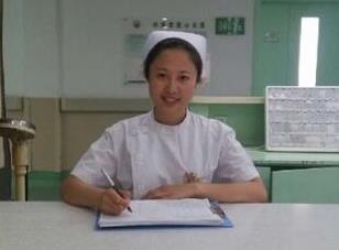 杜明明，我校2007届毕业生，考入辽宁医学院，现为辽宁省人民医院神经内科护士